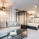לינה וארוחת בוקר Aspen House I