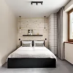 לינה וארוחת בוקר Aspen House I