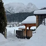 לינה וארוחת בוקר Aspen House I זקופאנה