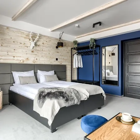 Aspen House I *