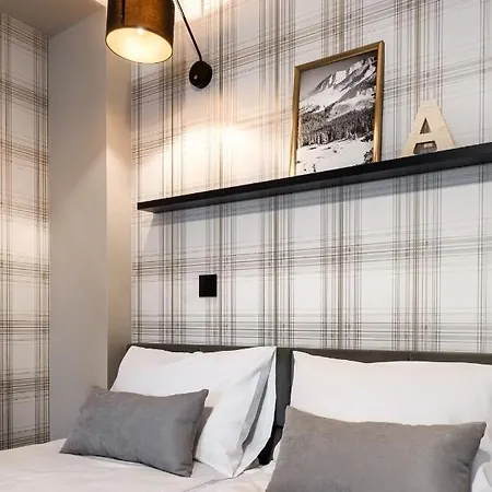 לינה וארוחת בוקר Aspen House I