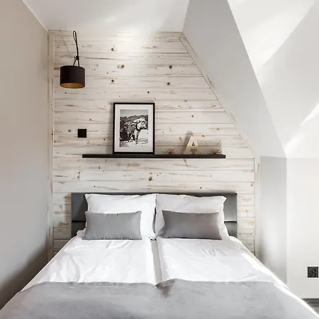 Aspen House I *